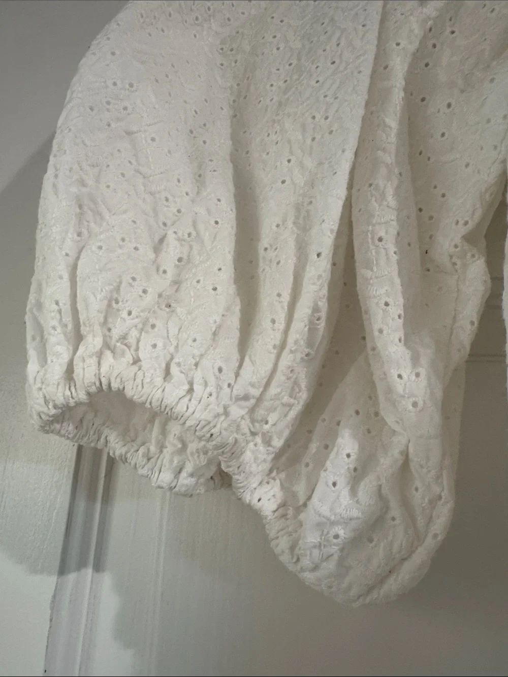 Zara White Eyelet Puff-Sleeve Blouse 100% cotton size Small